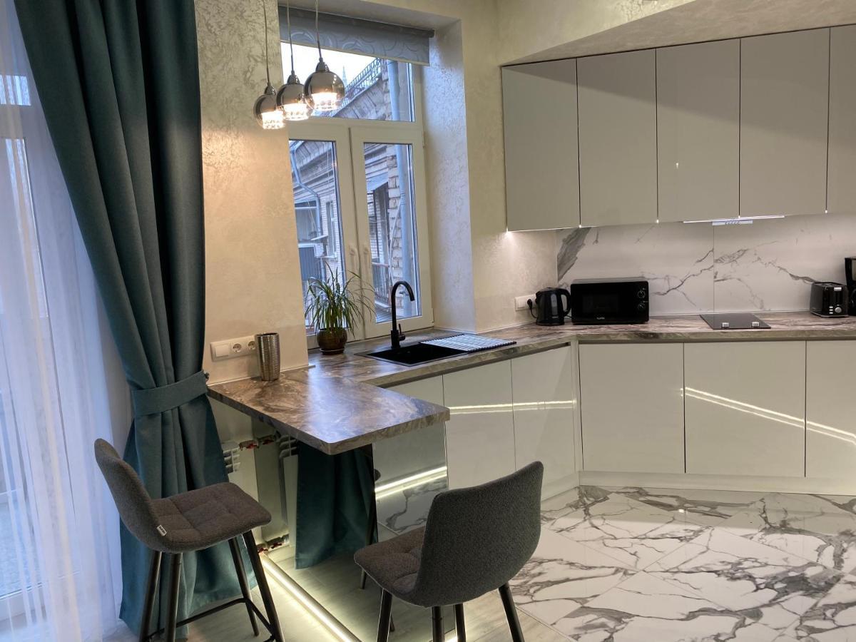 Panorama Luxury Apartment In The House With A Spire, A Historical Building In The City Centre Harkov Kültér fotó