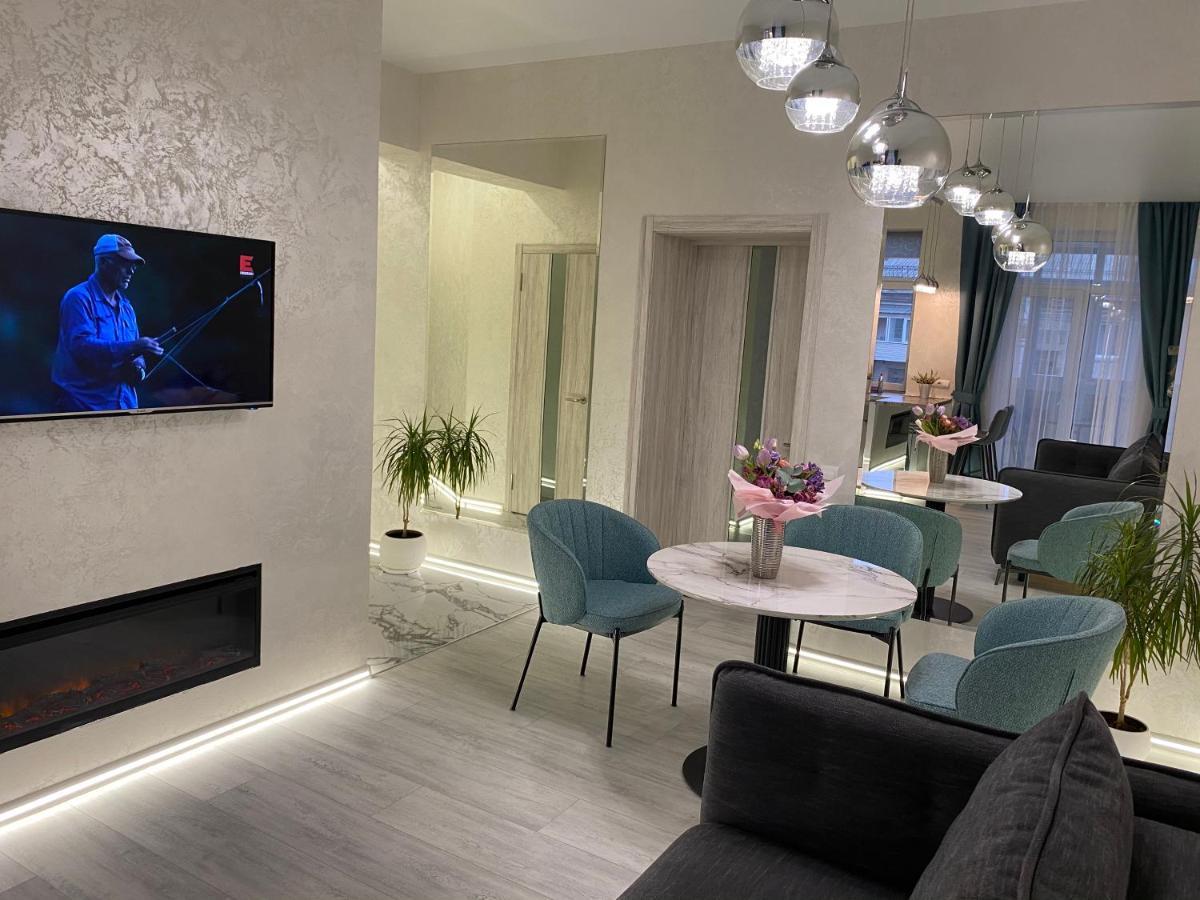 Panorama Luxury Apartment In The House With A Spire, A Historical Building In The City Centre Harkov Kültér fotó