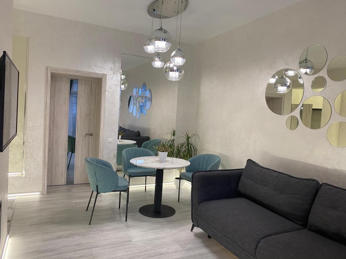 Panorama Luxury Apartment In The House With A Spire, A Historical Building In The City Centre Harkov Kültér fotó
