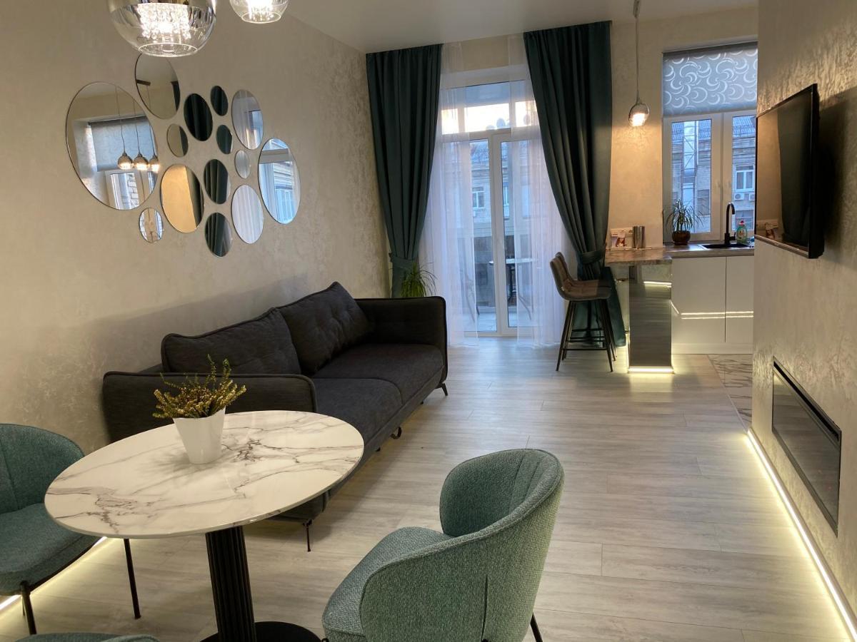 Panorama Luxury Apartment In The House With A Spire, A Historical Building In The City Centre Harkov Kültér fotó