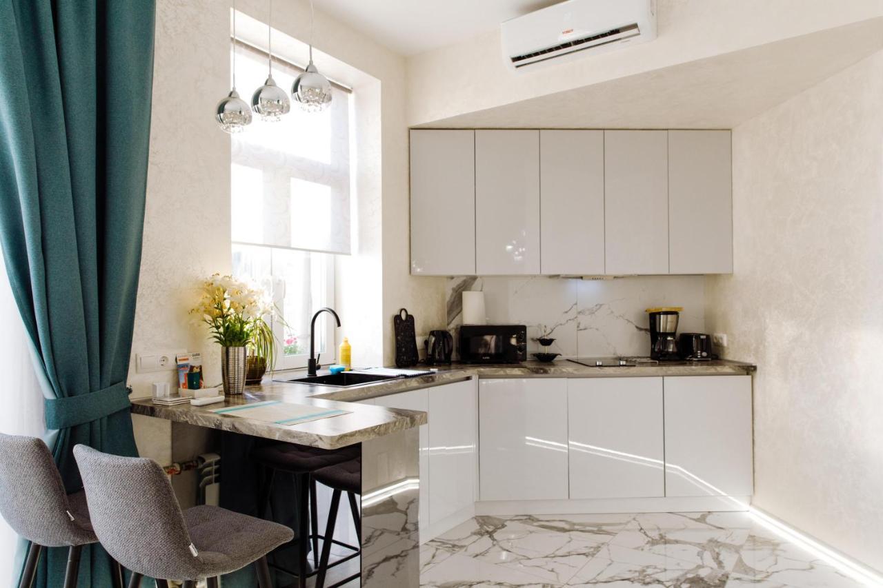Panorama Luxury Apartment In The House With A Spire, A Historical Building In The City Centre Harkov Kültér fotó