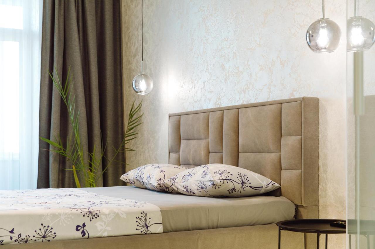 Panorama Luxury Apartment In The House With A Spire, A Historical Building In The City Centre Harkov Kültér fotó