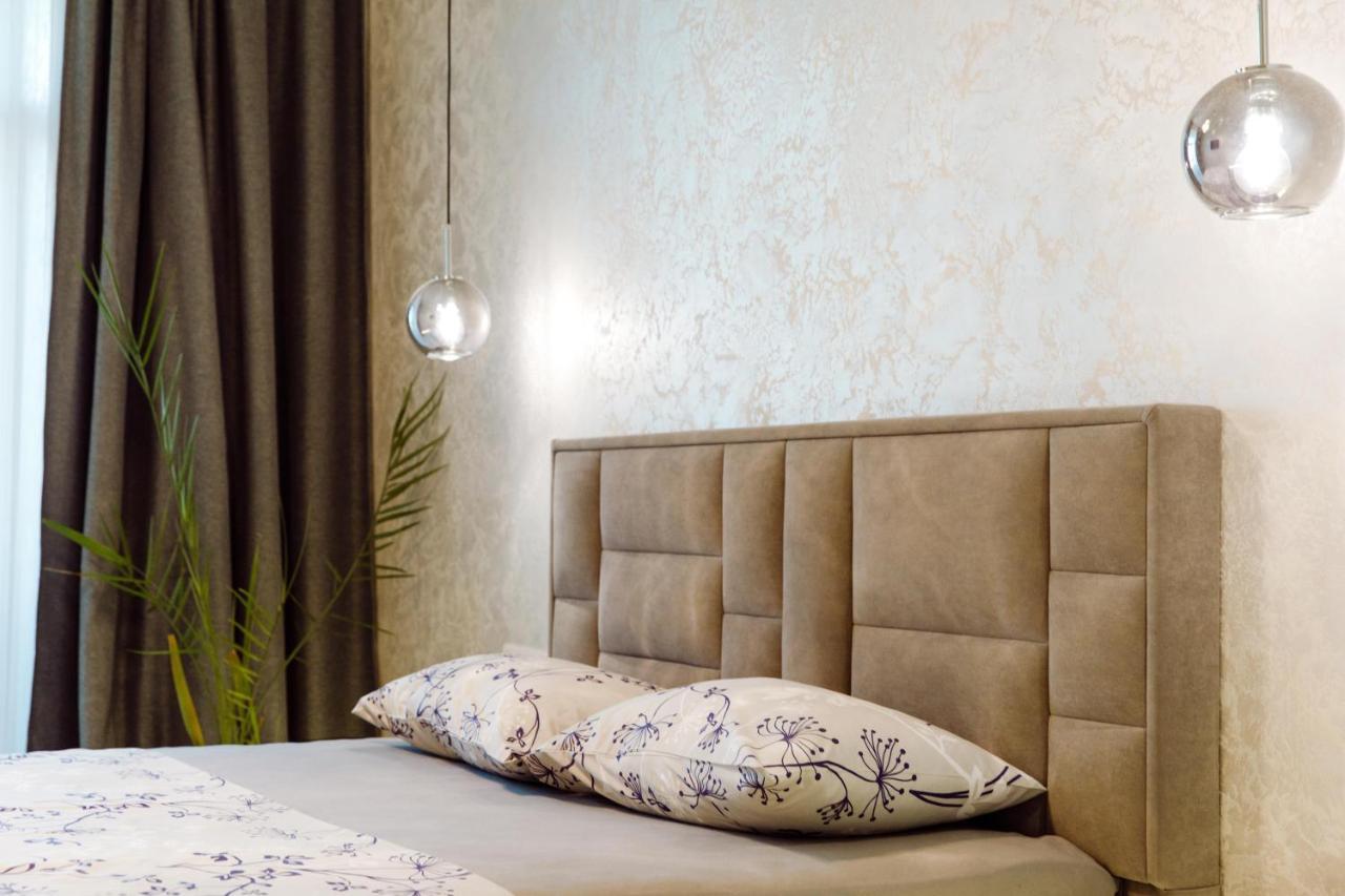 Panorama Luxury Apartment In The House With A Spire, A Historical Building In The City Centre Harkov Kültér fotó